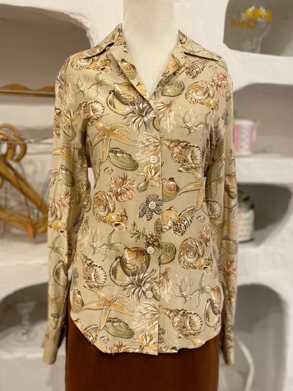 Vintage Nautical Seashell Print Button-Up Blouse in Neutral Earth-Tone Shades